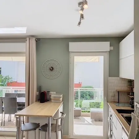 Bel En Bord De Avec Piscine Lagon Et Jardin, En Résidence Sécuriséee