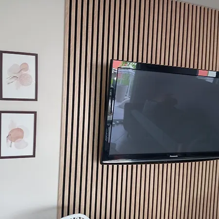 Bel En Bord De Avec Piscine Lagon Et Jardin, En Securisee Daire