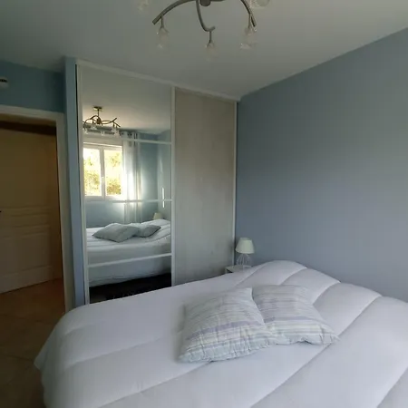 Bel En Bord De Avec Piscine Lagon Et Jardin, En Securisee Antibes