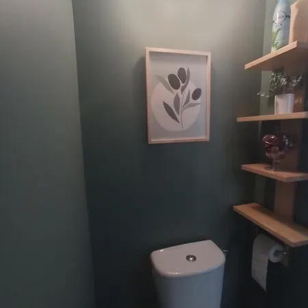 Bel En Bord De Avec Piscine Lagon Et Jardin, En Securisee