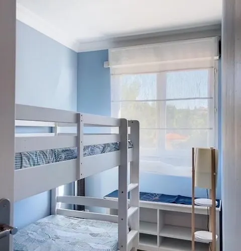 Bel En Bord De Avec Piscine Lagon Et Jardin, En Securisee