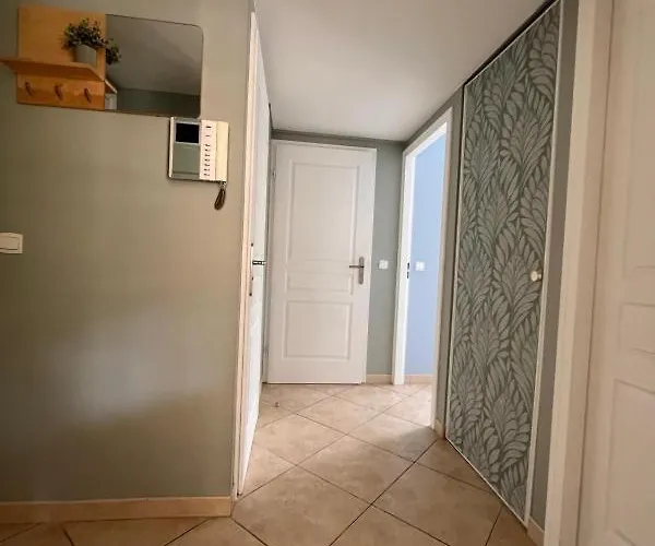 Daire Bel En Bord De Avec Piscine Lagon Et Jardin, En Securisee Antibes