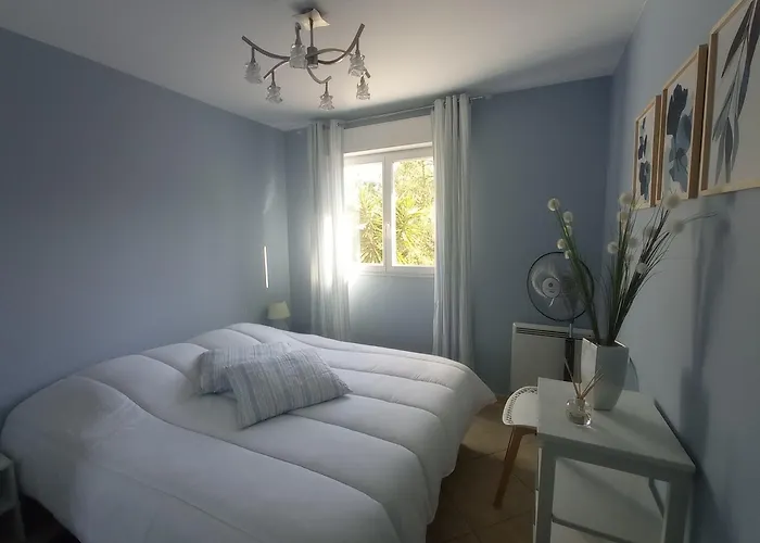 Bel En Bord De Avec Piscine Lagon Et Jardin, En Securisee *