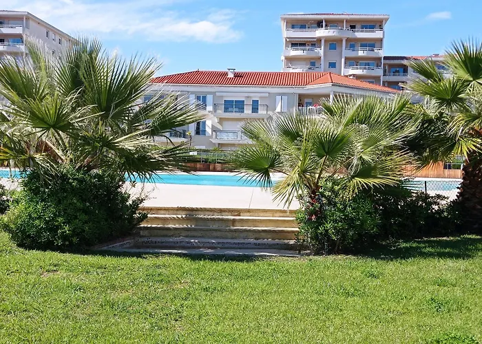 Bel En Bord De Avec Piscine Lagon Et Jardin, En Securisee *