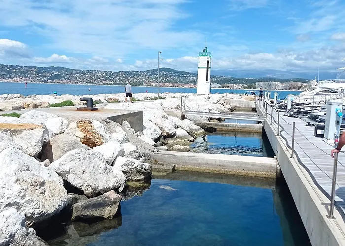 Daire Bel En Bord De Avec Piscine Lagon Et Jardin, En Securisee *