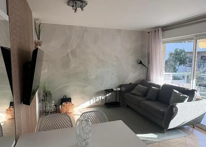 Bel En Bord De Avec Piscine Lagon Et Jardin, En Securisee * Antibes