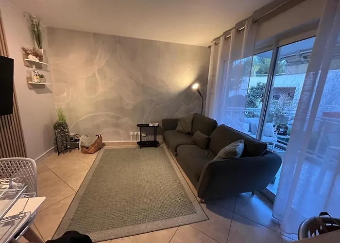 Bel En Bord De Avec Piscine Lagon Et Jardin, En Securisee * Antibes