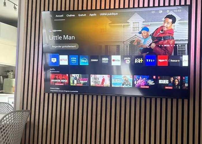 Bel En Bord De Avec Piscine Lagon Et Jardin, En Securisee *