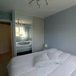 Bel En Bord De Avec Piscine Lagon Et Jardin, En Résidence Sécuriséee Antibes