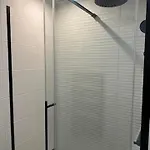 Bel En Bord De Avec Piscine Lagon Et Jardin, En Résidence Sécuriséee