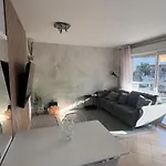 Bel En Bord De Avec Piscine Lagon Et Jardin, En Securisee * Antibes