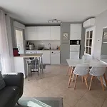 Bel En Bord De Avec Piscine Lagon Et Jardin, En Securisee *