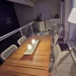 Bel En Bord De Avec Piscine Lagon Et Jardin, En Securisee *