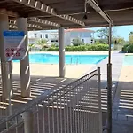Bel En Bord De Avec Piscine Lagon Et Jardin, En Securisee