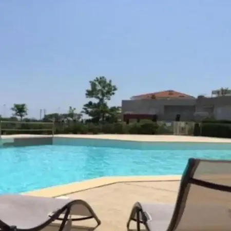 Bel En Bord De Avec Piscine Lagon Et Jardin, En Securisee