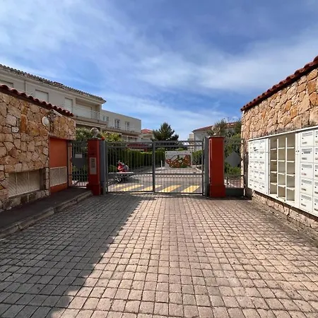 Bel En Bord De Avec Piscine Lagon Et Jardin, En Securisee *