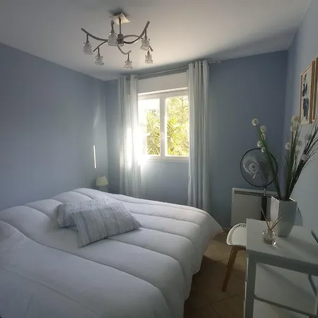Bel En Bord De Avec Piscine Lagon Et Jardin, En Résidence Sécuriséee *