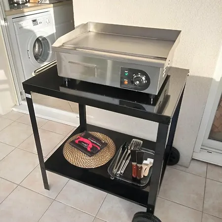 Bel En Bord De Avec Piscine Lagon Et Jardin, En Securisee *