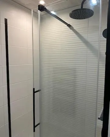 Bel En Bord De Avec Piscine Lagon Et Jardin, En Securisee