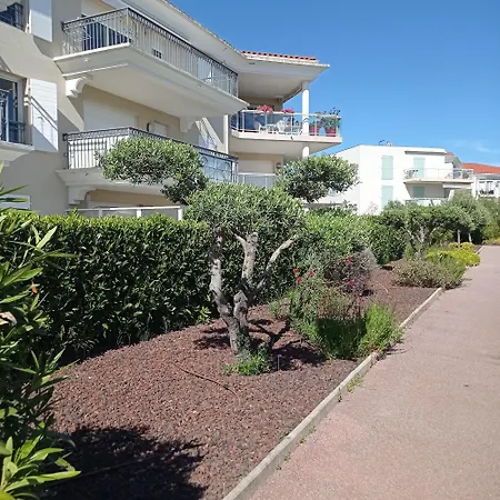 Bel En Bord De Avec Piscine Lagon Et Jardin, En Securisee 앙티브