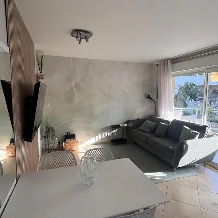 Bel En Bord De Avec Piscine Lagon Et Jardin, En Résidence Sécuriséee * Antibes