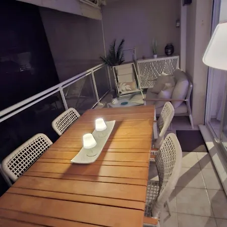 Bel En Bord De Avec Piscine Lagon Et Jardin, En Securisee *