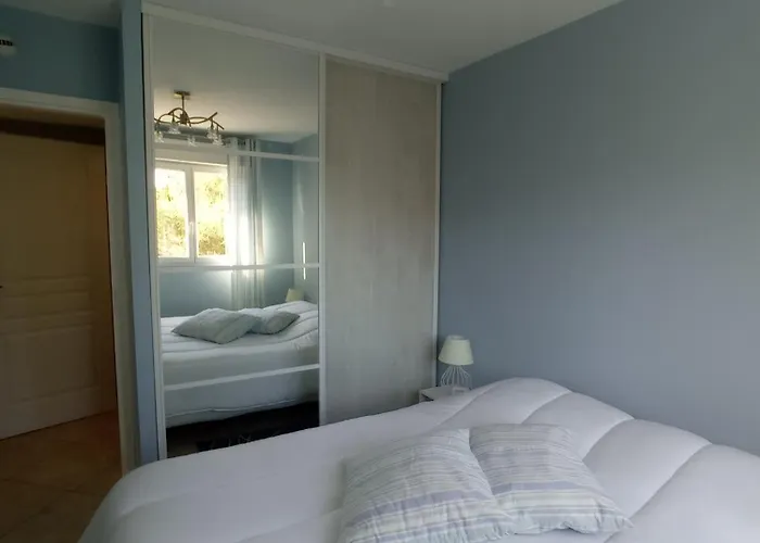 Bel En Bord De Avec Piscine Lagon Et Jardin, En Securisee Antibes