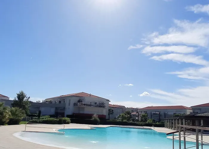 Bel En Bord De Avec Piscine Lagon Et Jardin, En Securisee * Antibes